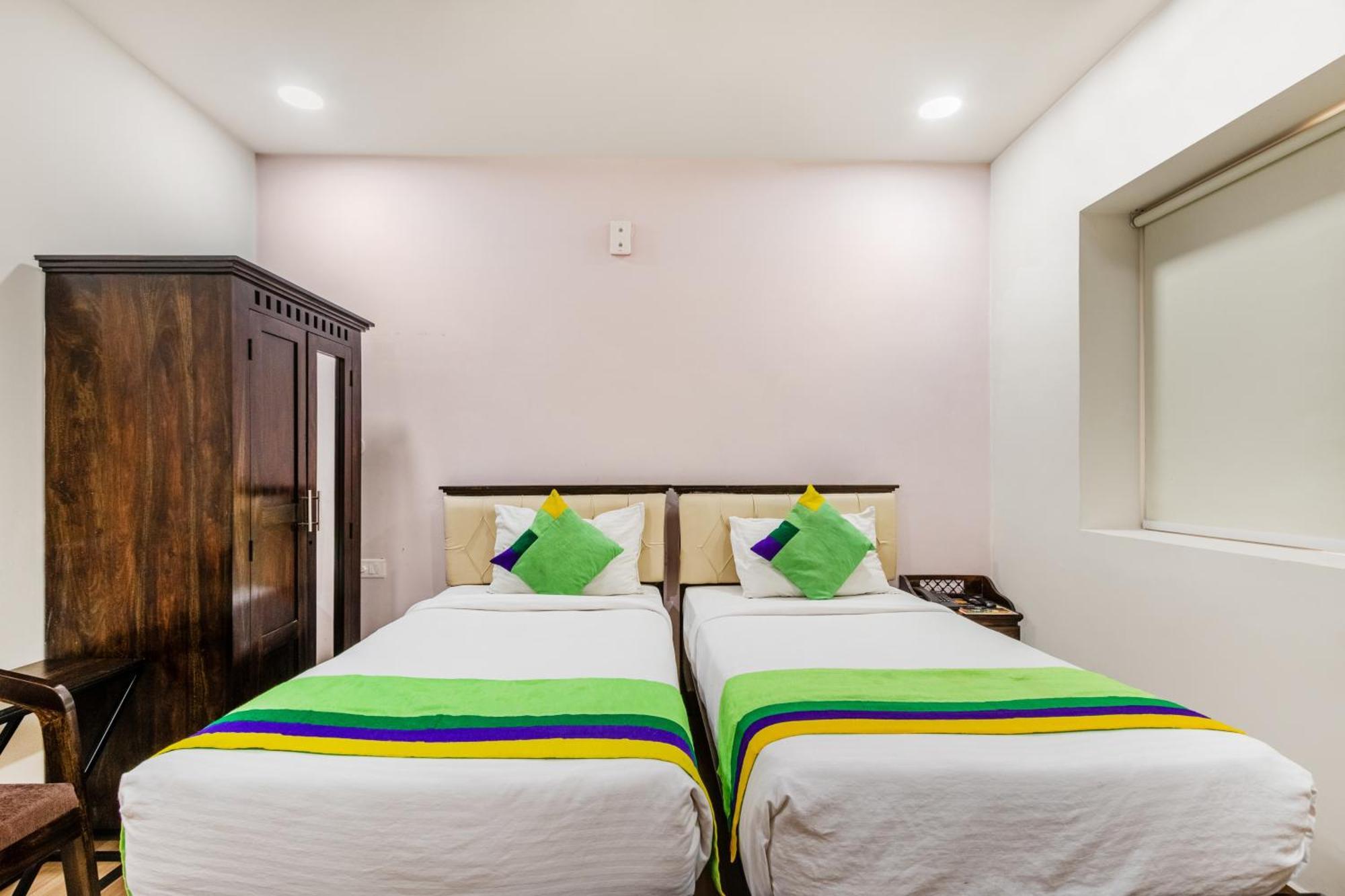 Treebo Purple Square Hotel Hyderabad Exterior foto