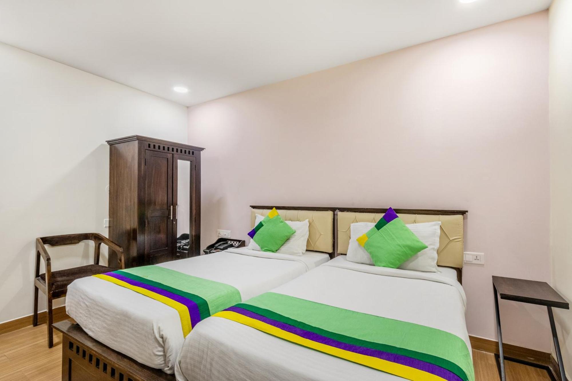 Treebo Purple Square Hotel Hyderabad Exterior foto