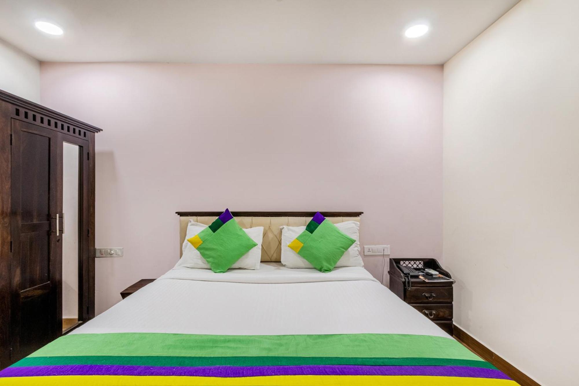 Treebo Purple Square Hotel Hyderabad Exterior foto