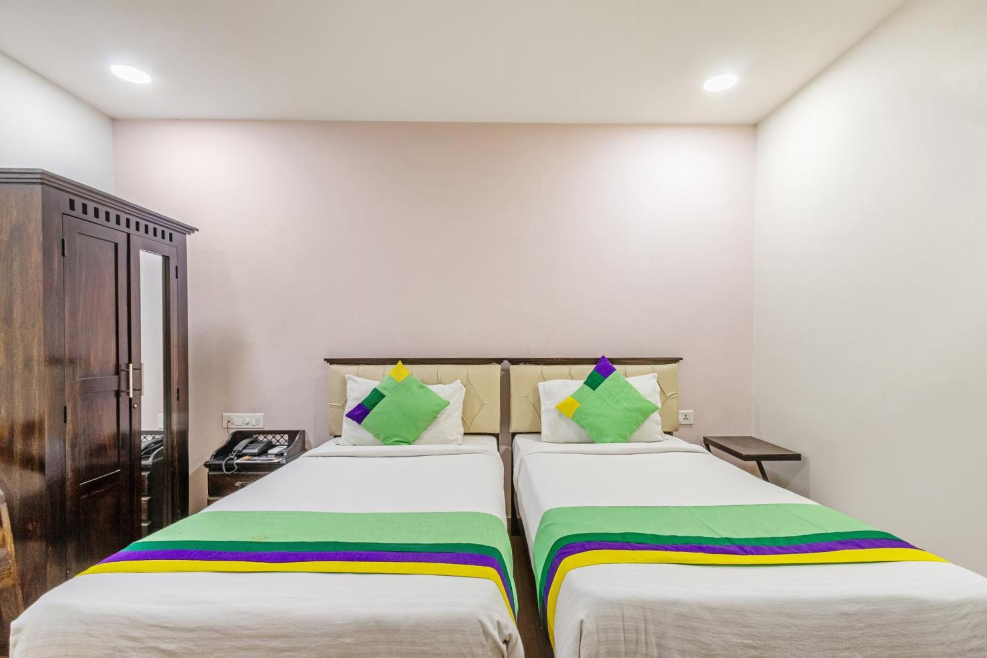Treebo Purple Square Hotel Hyderabad Exterior foto