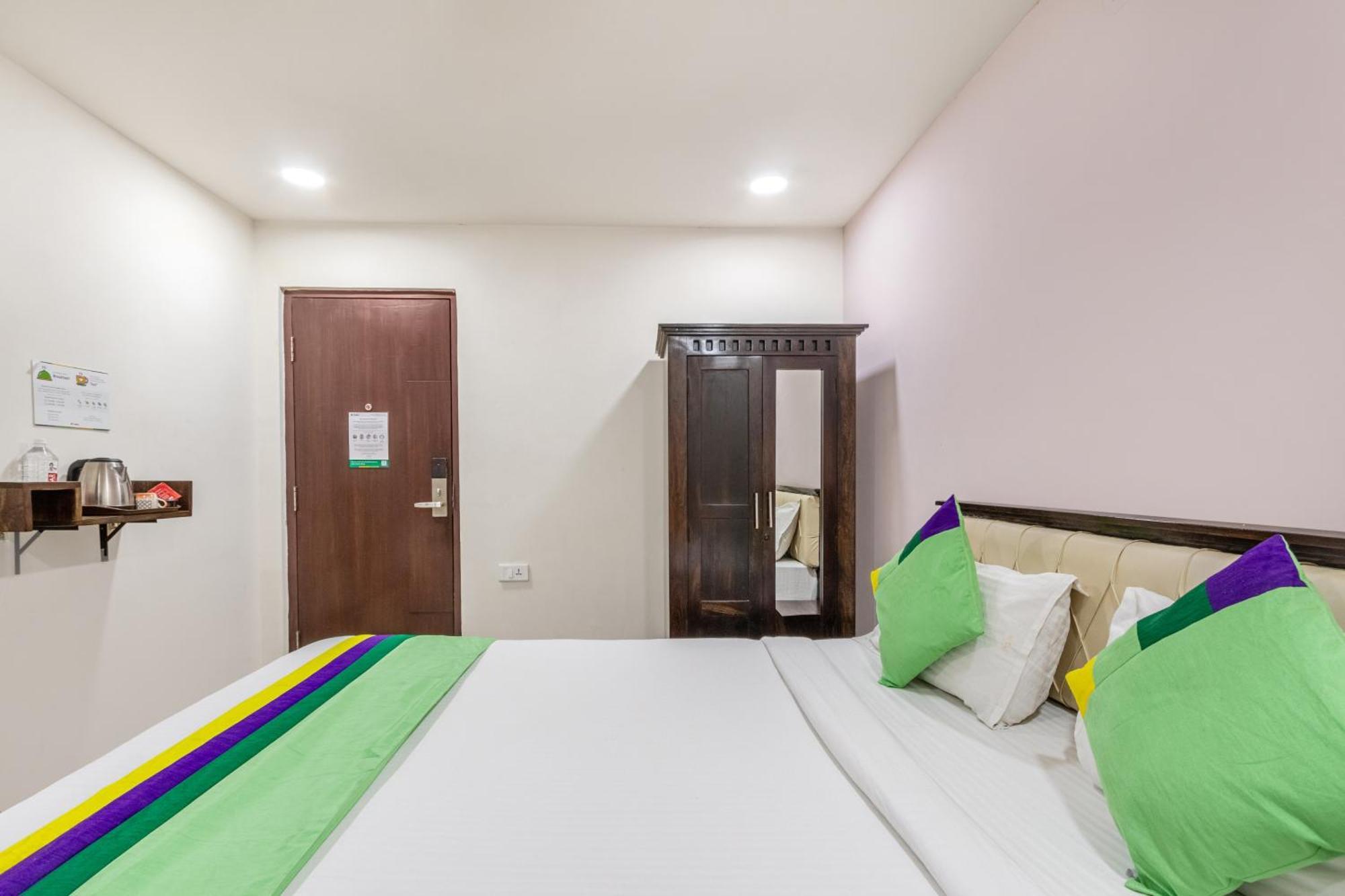 Treebo Purple Square Hotel Hyderabad Exterior foto