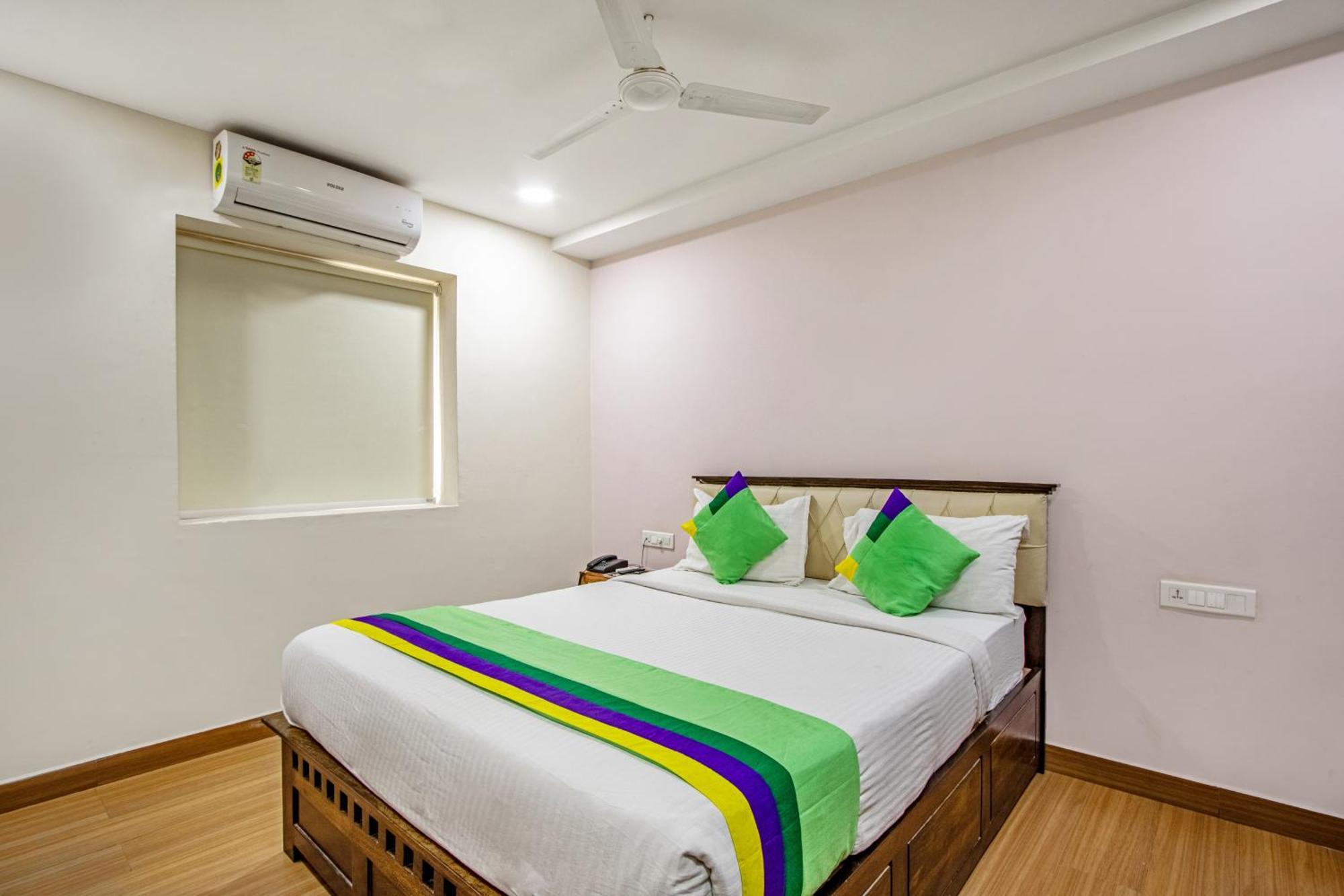 Treebo Purple Square Hotel Hyderabad Exterior foto