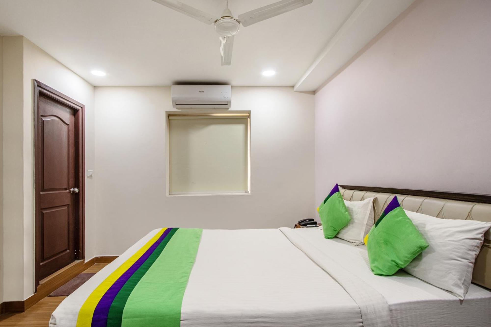Treebo Purple Square Hotel Hyderabad Exterior foto